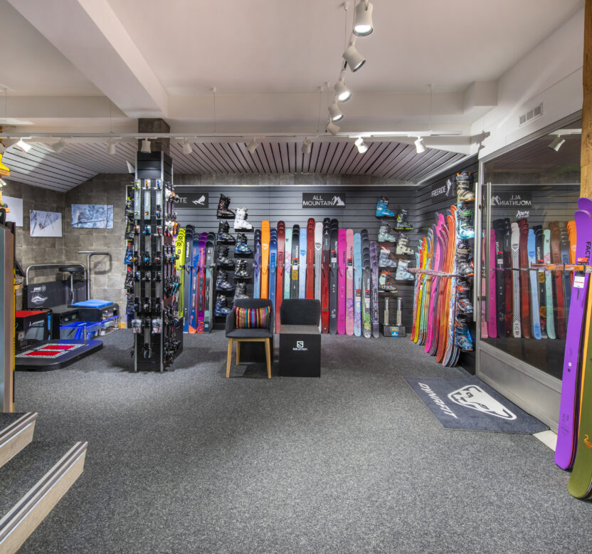 Adult Skis – Intermediate (Silver Category)